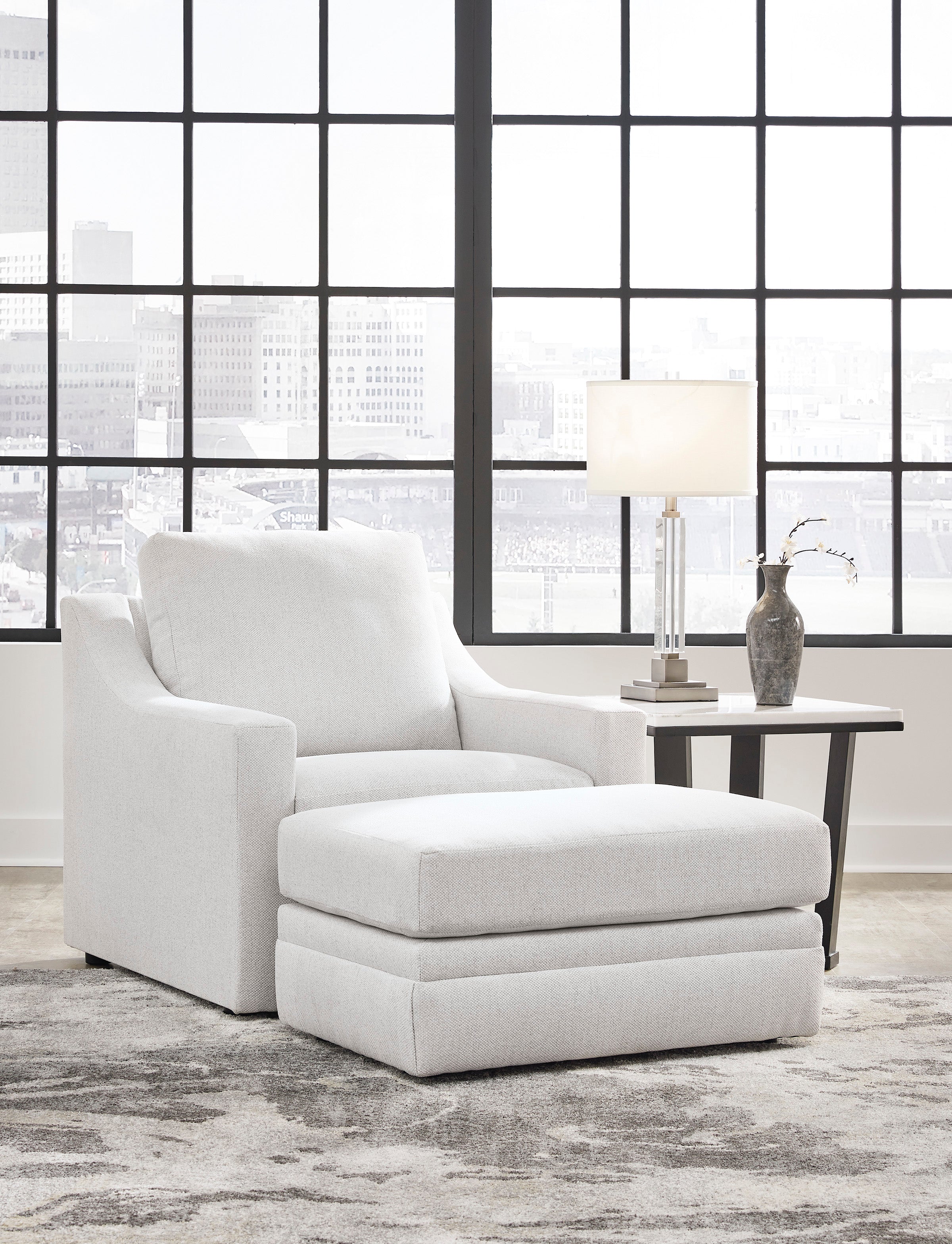 Maitelynn Chair