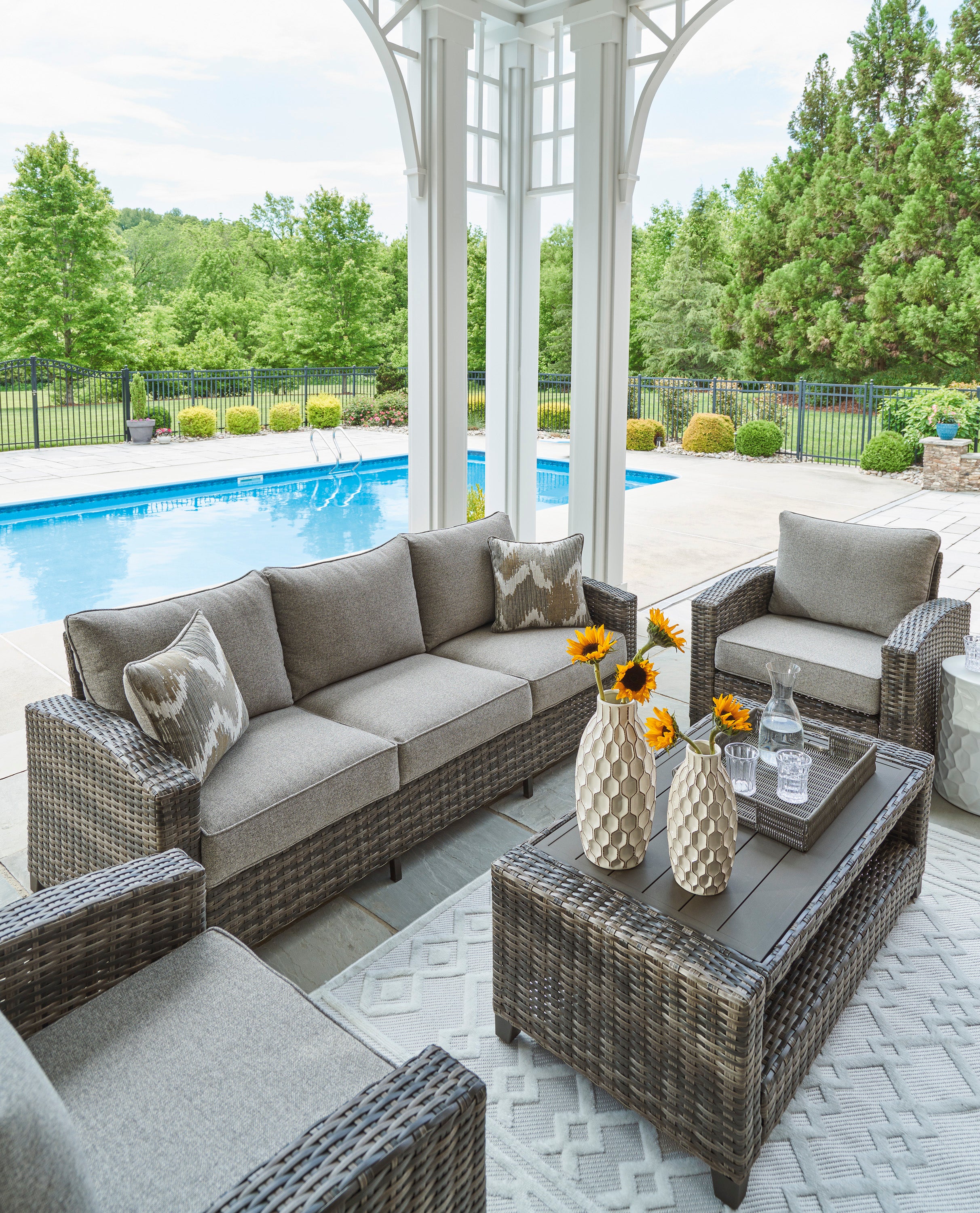 Oasis Court Sofa set
