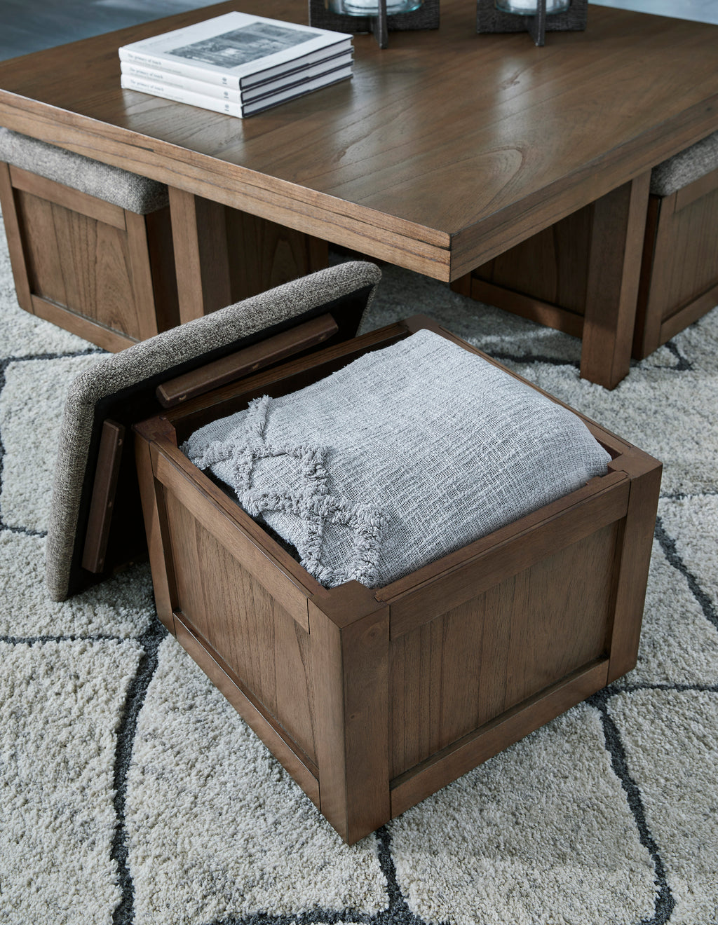 Boardernest Cocktail TBL w/4 Stools