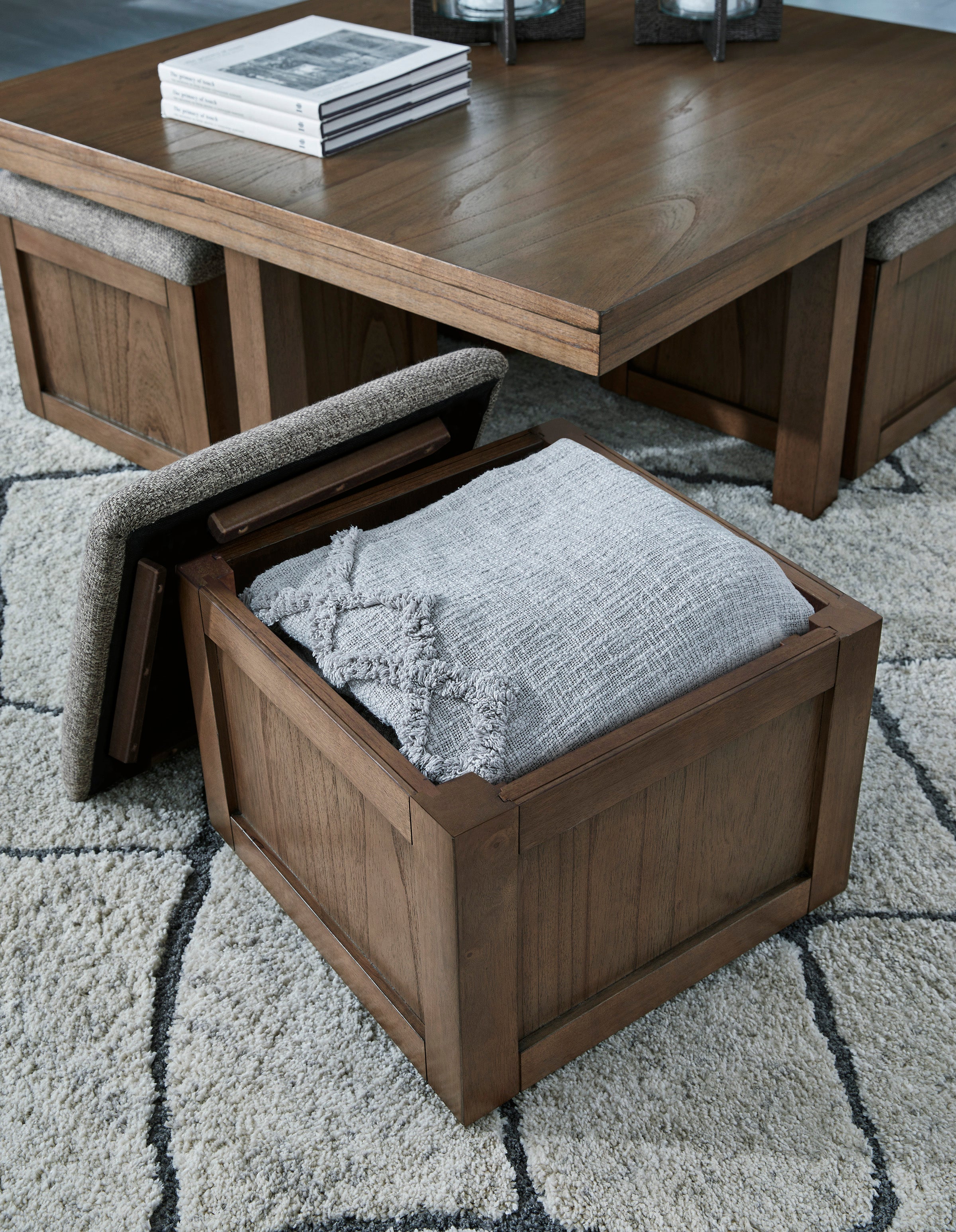 Boardernest Cocktail TBL w/4 Stools