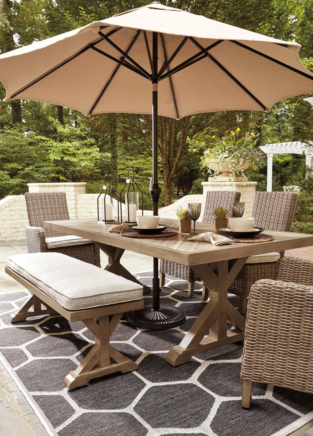 Beachcroft ding table 6 chairs